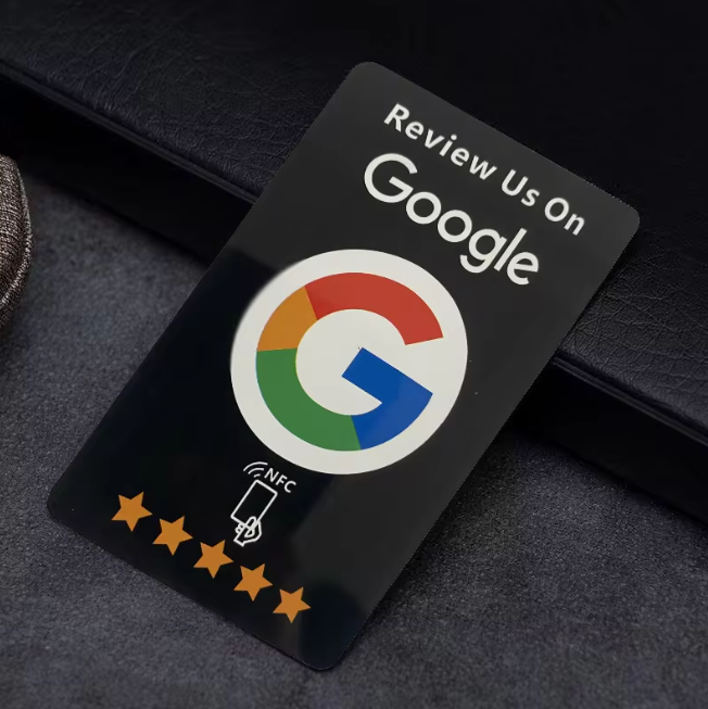 Schwarze NFC-Karte Review us on Google, Vorder- und Rückseite